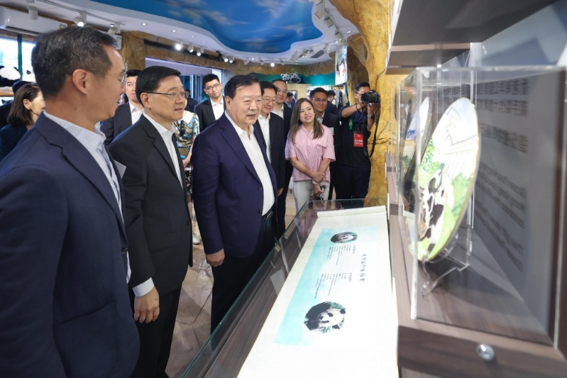 夏宝龙考察海洋公园。政府新闻处图片 夏宝龙考察海洋公园。政府新闻处图片