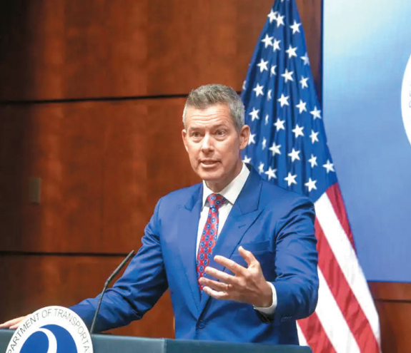 联邦法院颁布禁令,阻止特朗普政府将交通拨款与移民执法挂钩,联邦交通部长达菲认为这次裁决“不出意外”,强调交通部将“继续在法庭上进行抗争”。 联邦法院颁布禁令,阻止特朗普政府将交通拨款与移民执法挂钩,联邦交通部长达菲认为这次裁决“不出意外”,强调交通部将“继续在法庭上进行抗争”。