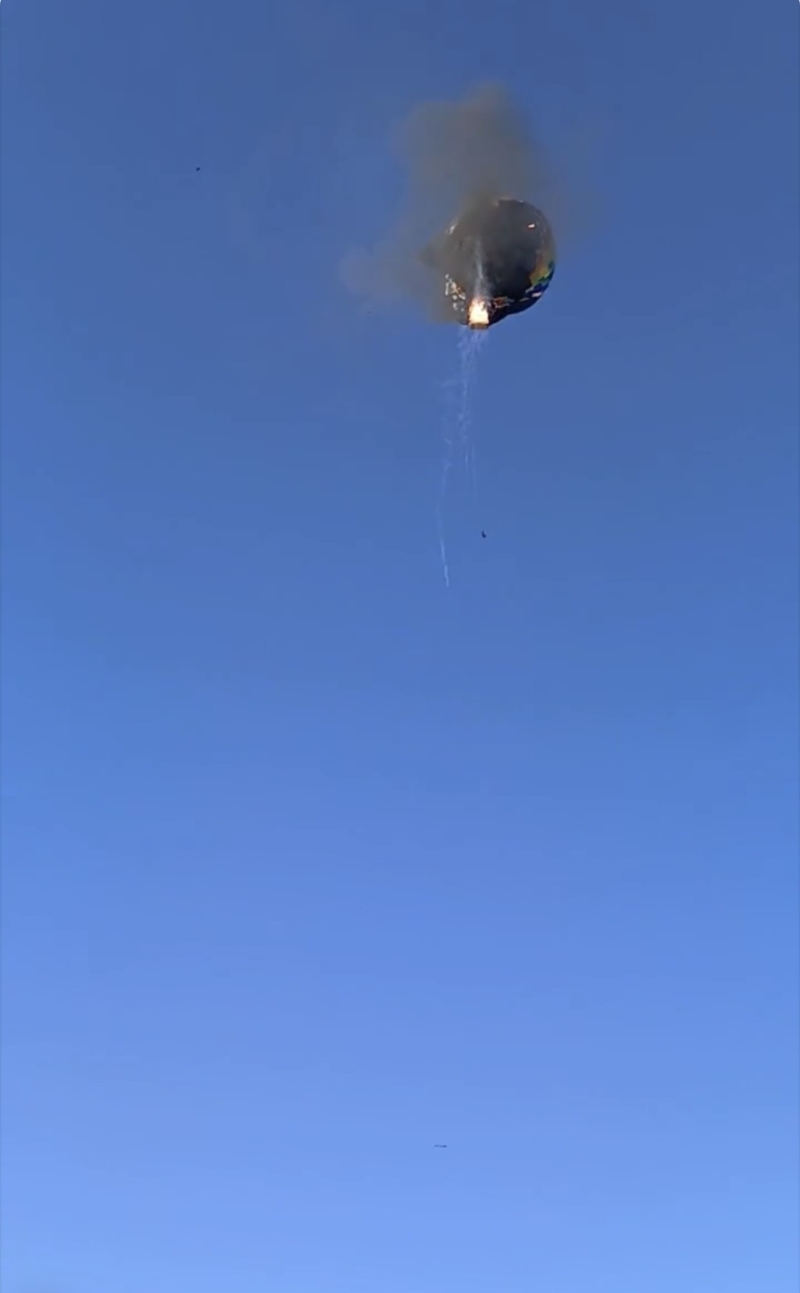 巴西载有22人的热气球着火坠毁。 X@rangelmachado87 巴西载有22人的热气球着火坠毁。 X@rangelmachado87