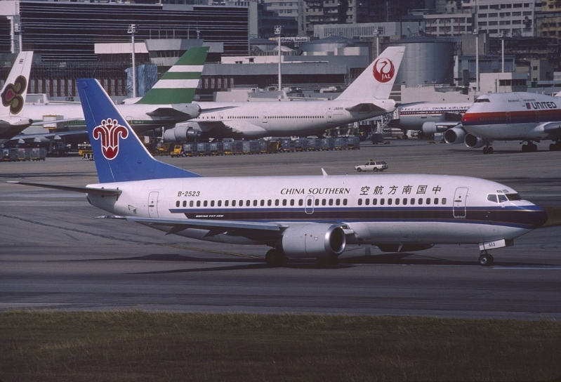 南航的B-2523在1991年于香港启德机场。网图 南航的B-2523在1991年于香港启德机场。网图