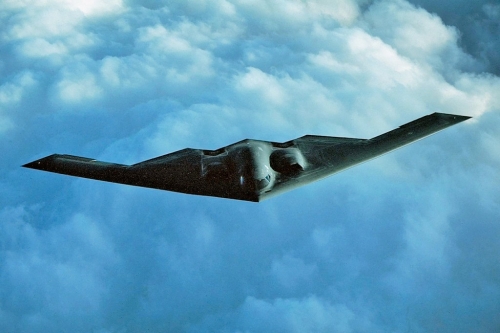 美军GBU-57巨型钻地弹由B-2隐形轰炸机携带。 美军GBU-57巨型钻地弹由B-2隐形轰炸机携带。