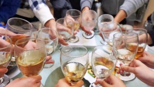 内地官场禁止违规吃喝,演变成层层加码的乱象。 内地官场禁止违规吃喝,演变成层层加码的乱象。