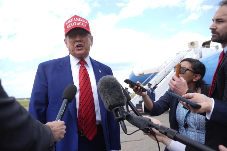 特朗普介入以伊冲突。 特朗普介入以伊冲突。