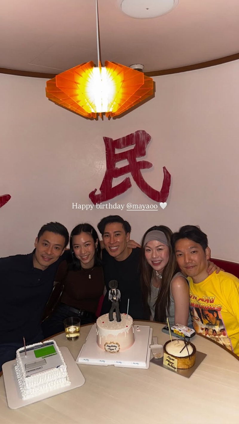 日前时尚达人马天佑(Mayao)生日,霍启仁带同Namfon出席,两人无名指均戴上戒指。 日前时尚达人马天佑(Mayao)生日,霍启仁带同Namfon出席,两人无名指均戴上戒指。