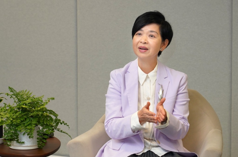 何永贤指保守估计4年后将有约8万个合规格的简朴房。 何永贤指保守估计4年后将有约8万个合规格的简朴房。