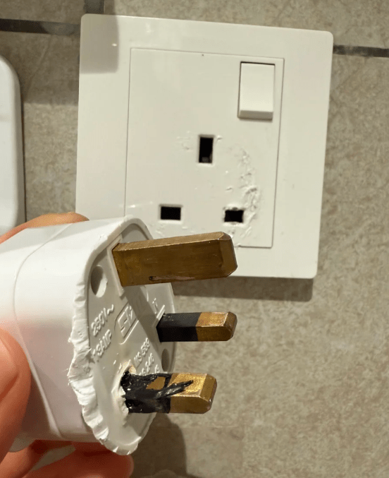 另有住户表示,试过用转插搭配吹风机,吹风机忽然不运作,才发现转头已熔。 另有住户表示,试过用转插搭配吹风机,吹风机忽然不运作,才发现转头已熔。