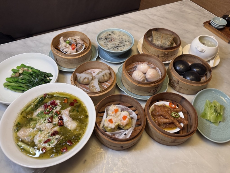 点心纸上的有逾70款菜式选择,包括点心、现拉肠粉、粥粉麵饭、凉菜、小菜及甜品 点心纸上的有逾70款菜式选择,包括点心、现拉肠粉、粥粉麵饭、凉菜、小菜及甜品