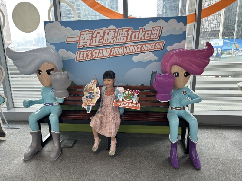 与“阿Don’t”及“阿希”一齐学习“企硬,唔take嘢” 与“阿Don’t”及“阿希”一齐学习“企硬,唔take嘢”