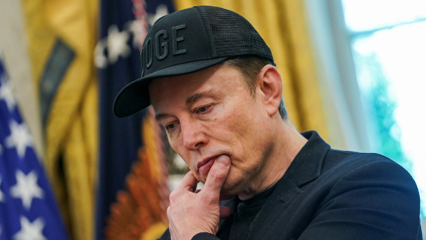 特朗普特使格雷内尔希望马斯克能在伊朗免费开通星链服务。 特朗普特使格雷内尔希望马斯克能在伊朗免费开通星链服务。