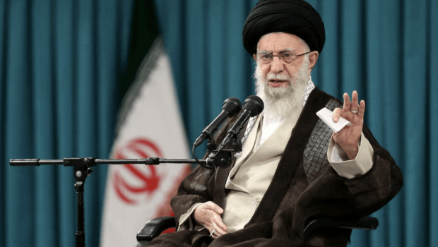 伊朗最高领袖哈梅内伊曾警告美国勿军事介入,称这将对整个地区造成严重后果 伊朗最高领袖哈梅内伊曾警告美国勿军事介入,称这将对整个地区造成严重后果