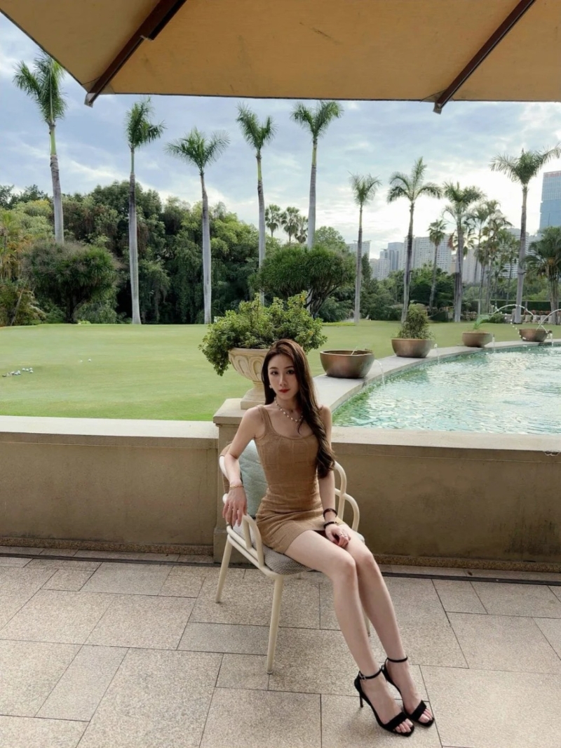 Bella称上班时突然收到港姐面试。 Bella称上班时突然收到港姐面试。