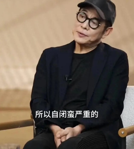 李连杰近日拍片自爆患有自闭症。 李连杰近日拍片自爆患有自闭症。