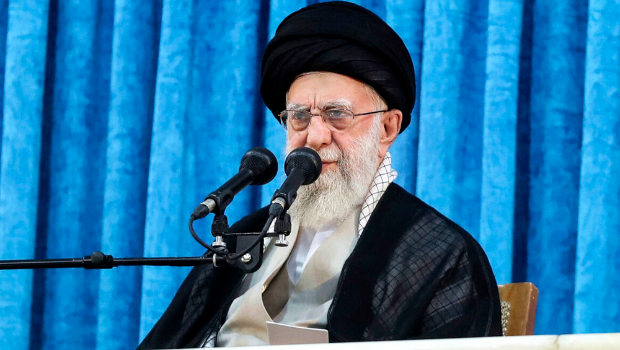 美军22日凌晨空袭伊朗3大核子设施,伊朗最高领袖哈梅内伊(Ayatollah Ali Khamenei)23日首度回应,他誓言德黑兰将“继续惩罚”以色列,通篇未提美国。 美军22日凌晨空袭伊朗3大核子设施,伊朗最高领袖哈梅内伊(Ayatollah Ali Khamenei)23日首度回应,他誓言德黑兰将“继续惩罚”以色列,通篇未提美国。
