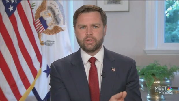 当地时间22日,万斯出现在NBC的一档节目中。 当地时间22日,万斯出现在NBC的一档节目中。