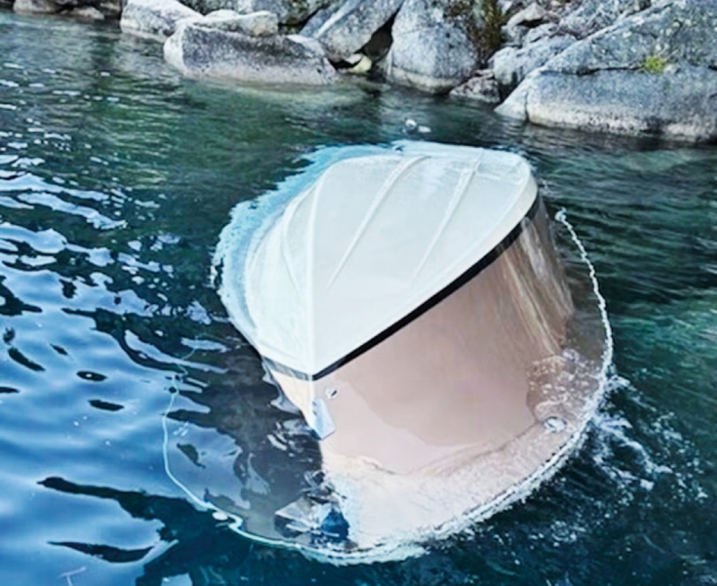 一艘27呎游艇在太浩湖近鲁比肯角翻覆。 美联社一艘27呎游艇在太浩湖近鲁比肯角翻覆。 美联社 一艘27呎游艇在太浩湖近鲁比肯角翻覆。 美联社一艘27呎游艇在太浩湖近鲁比肯角翻覆。 美联社