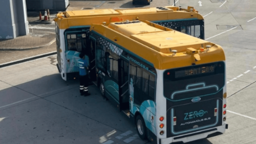 昨日(22日)下午4时许,两辆用以接载机场员工的无人驾驶巴士,于禁区内发生碰撞。 昨日(22日)下午4时许,两辆用以接载机场员工的无人驾驶巴士,于禁区内发生碰撞。