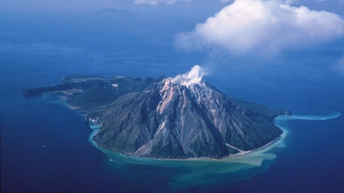 日本吐噶喇列岛持续发生地震,其中恶石岛的地震频率更高,令岛上居民感到担心。 恶石岛本身就是火山岛,历史上的喷发纪录颇多,是持续活跃的活火山。鹿儿岛政府 日本吐噶喇列岛持续发生地震,其中恶石岛的地震频率更高,令岛上居民感到担心。 恶石岛本身就是火山岛,历史上的喷发纪录颇多,是持续活跃的活火山。鹿儿岛政府