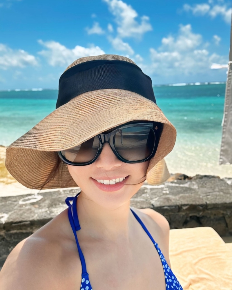 林心如大晒白滑肌肤。 林心如大晒白滑肌肤。