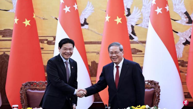 黄循财总理(左)6月23日在北京人民大会堂和中国总理李强举行会谈。两人随后共同见证多项合作文件的签署。 黄循财总理(左)6月23日在北京人民大会堂和中国总理李强举行会谈。两人随后共同见证多项合作文件的签署。