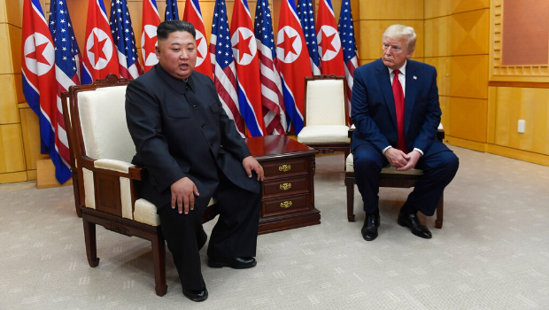 美国从2008年起便透过行政命令持续将朝鲜指定为“国家紧急状态”。 美国从2008年起便透过行政命令持续将朝鲜指定为“国家紧急状态”。