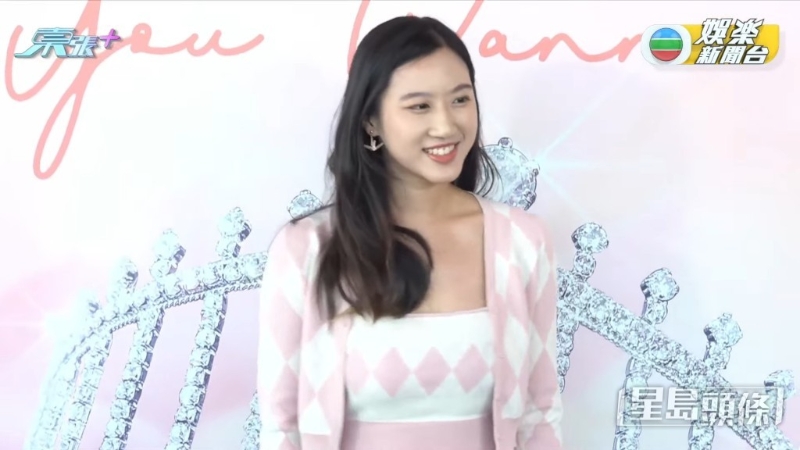 翻版朱千雪名叫Phoebe甘咏宁,现年26岁任职社工。 翻版朱千雪名叫Phoebe甘咏宁,现年26岁任职社工。