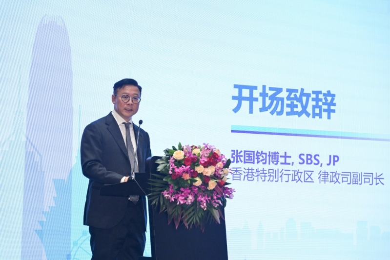 律政司副司长张国钧表示,借港出海是企业的最佳选择。 政府新闻处 律政司副司长张国钧表示,借港出海是企业的最佳选择。 政府新闻处