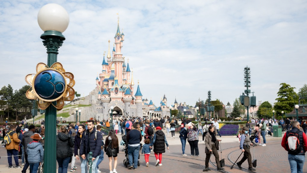 巴黎迪士尼举办“梦幻婚礼”揭新娘为9岁 巴黎迪士尼举办“梦幻婚礼”揭新娘为9岁