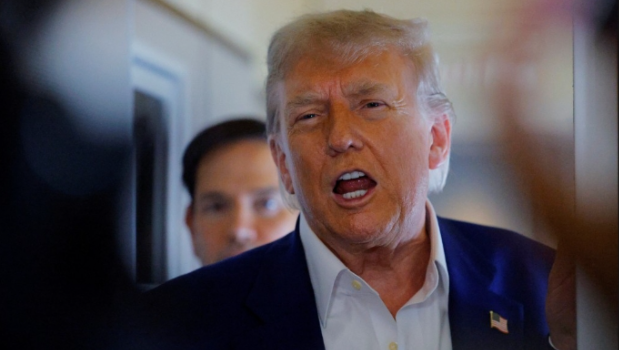 特朗普公开与北约秘书长短讯对话 特朗普公开与北约秘书长短讯对话