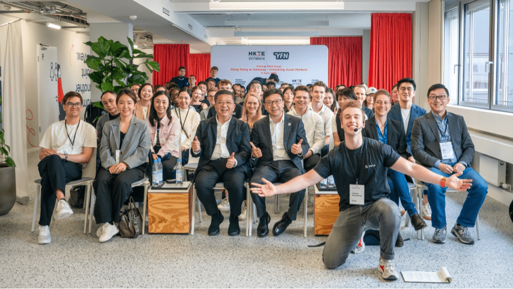 人才办积极招揽国际高端人才,配合香港“八大中心”战略定位发展,为高质量发展注入新动能。 人才办积极招揽国际高端人才,配合香港“八大中心”战略定位发展,为高质量发展注入新动能。