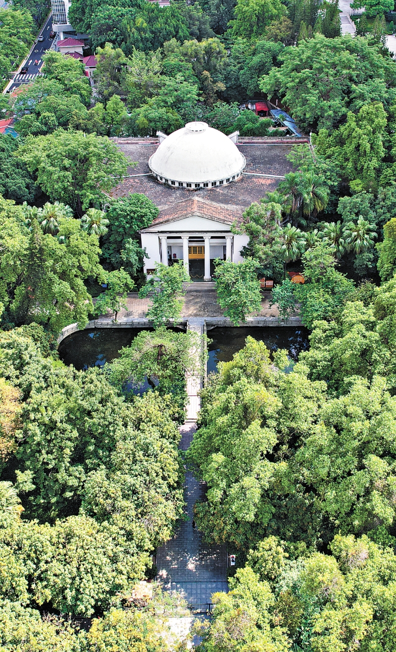 位于中山三路广州起义烈士陵园内的广州近代史博物馆 位于中山三路广州起义烈士陵园内的广州近代史博物馆