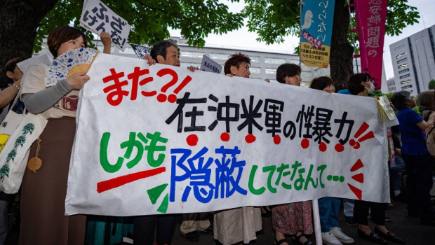 驻日美军士兵背后勒颈致受害人双眼伤 驻日美军士兵背后勒颈致受害人双眼伤