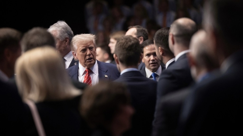 特朗普与鲁比奥抵达2025北约成员国峰会全体会议现场。 特朗普与鲁比奥抵达2025北约成员国峰会全体会议现场。