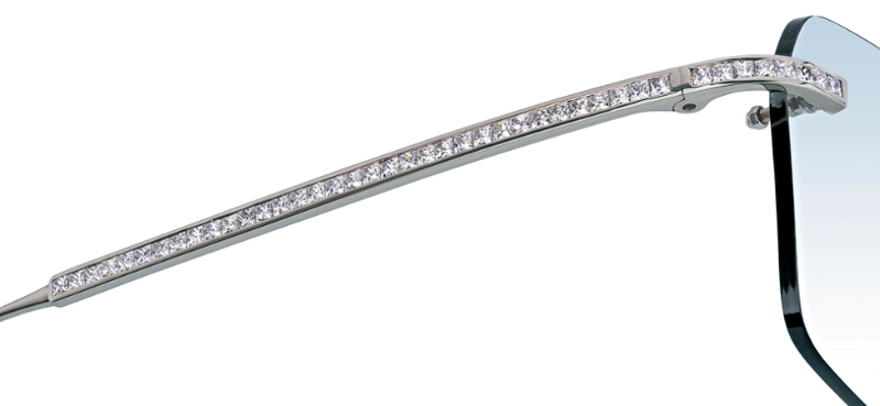 LOTOS Eternity18K白金白钻款式,镶嵌84颗公主方形切割白钻,总重4.20卡。(售价待定) LOTOS Eternity18K白金白钻款式,镶嵌84颗公主方形切割白钻,总重4.20卡。(售价待定)