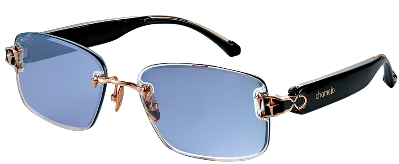 Chamelo Aura只要轻瞩镜臂的按键即可切换镜片颜色。($2,980) Chamelo Aura只要轻瞩镜臂的按键即可切换镜片颜色。($2,980)