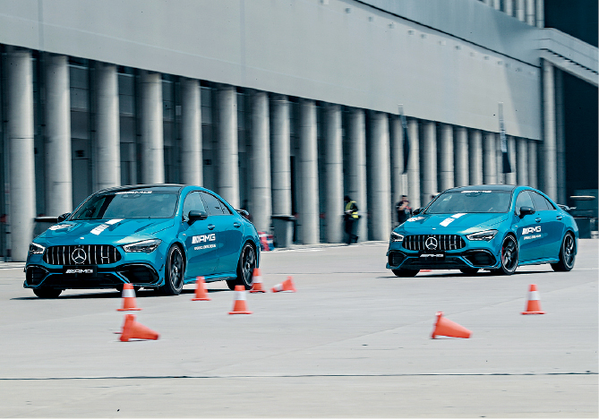 早上热身环节以CLA45 S进行扭樽及穿越障碍。 早上热身环节以CLA45 S进行扭樽及穿越障碍。