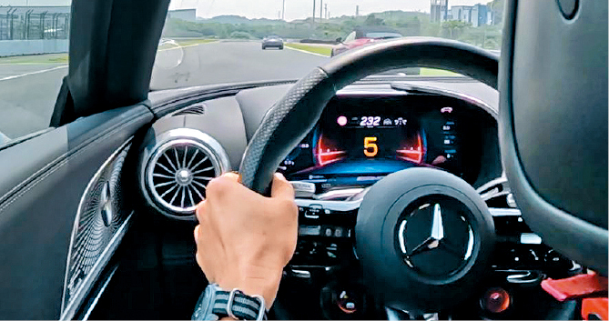 GT63 S E-Perfromance版在直路很轻易跑上232km每小时。 GT63 S E-Perfromance版在直路很轻易跑上232km每小时。