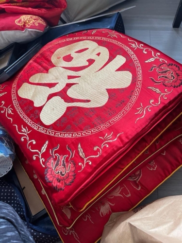 OL二手平台卖15港元婚嫁跪垫 OL二手平台卖15港元婚嫁跪垫