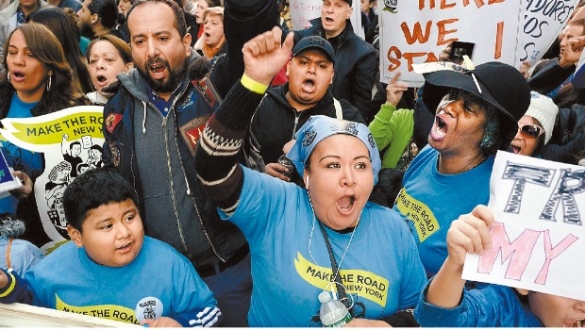 CNN报道,特朗普政府计划驳回数十万移民的庇护申请,并将他们立即驱逐出境,这是特朗普全面打击移民行动的一部分。美联社 CNN报道,特朗普政府计划驳回数十万移民的庇护申请,并将他们立即驱逐出境,这是特朗普全面打击移民行动的一部分。美联社