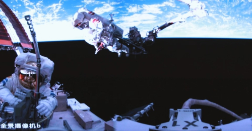 神舟二十号航天员乘组圆满完成第二次出舱活动。 新华社1 神舟二十号航天员乘组圆满完成第二次出舱活动。 新华社1