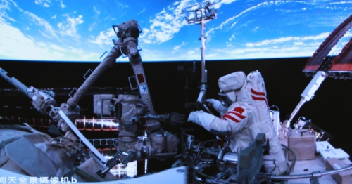 神舟二十号航天员乘组圆满完成第二次出舱活动。 新华社 神舟二十号航天员乘组圆满完成第二次出舱活动。 新华社