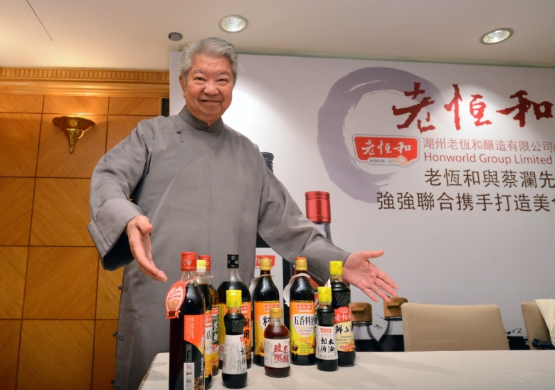 蔡澜(右)回应躺平论,令不少年轻人深感共鸣。资料图片.jpg 蔡澜(右)回应躺平论,令不少年轻人深感共鸣。资料图片.jpg