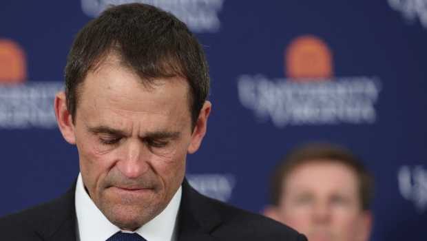 美维珍尼亚大学校长受白宫施压辞职。 美维珍尼亚大学校长受白宫施压辞职。