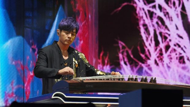 周杰伦巡唱香港站已于昨晚(27日)在启德主场馆举行首场演出。 周杰伦巡唱香港站已于昨晚(27日)在启德主场馆举行首场演出。