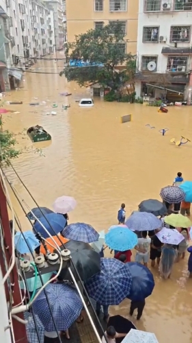 榕江县出现大范围水浸。 榕江县出现大范围水浸。