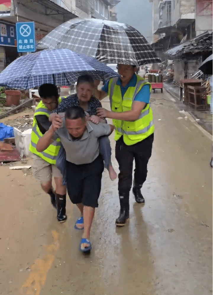 贵州榕江预计出现253米洪峰水位 贵州榕江预计出现253米洪峰水位