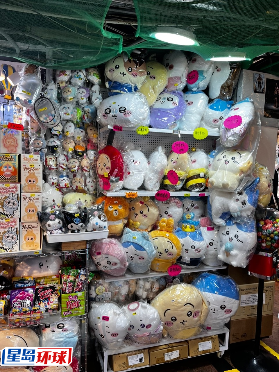 多家信和店铺以售卖Chiikawa周边为主。 多家信和店铺以售卖Chiikawa周边为主。