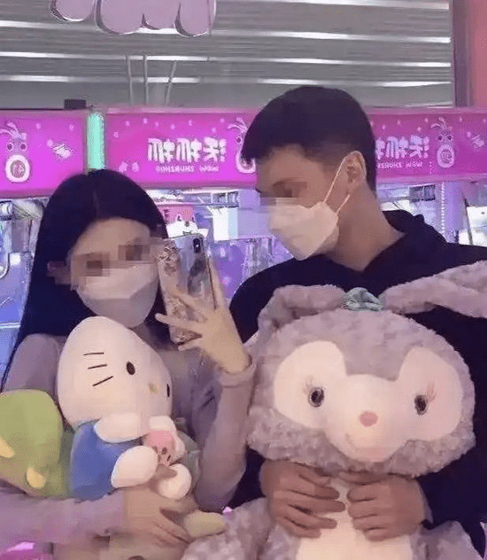 “前总监”包养逾200美女? “前总监”包养逾200美女?