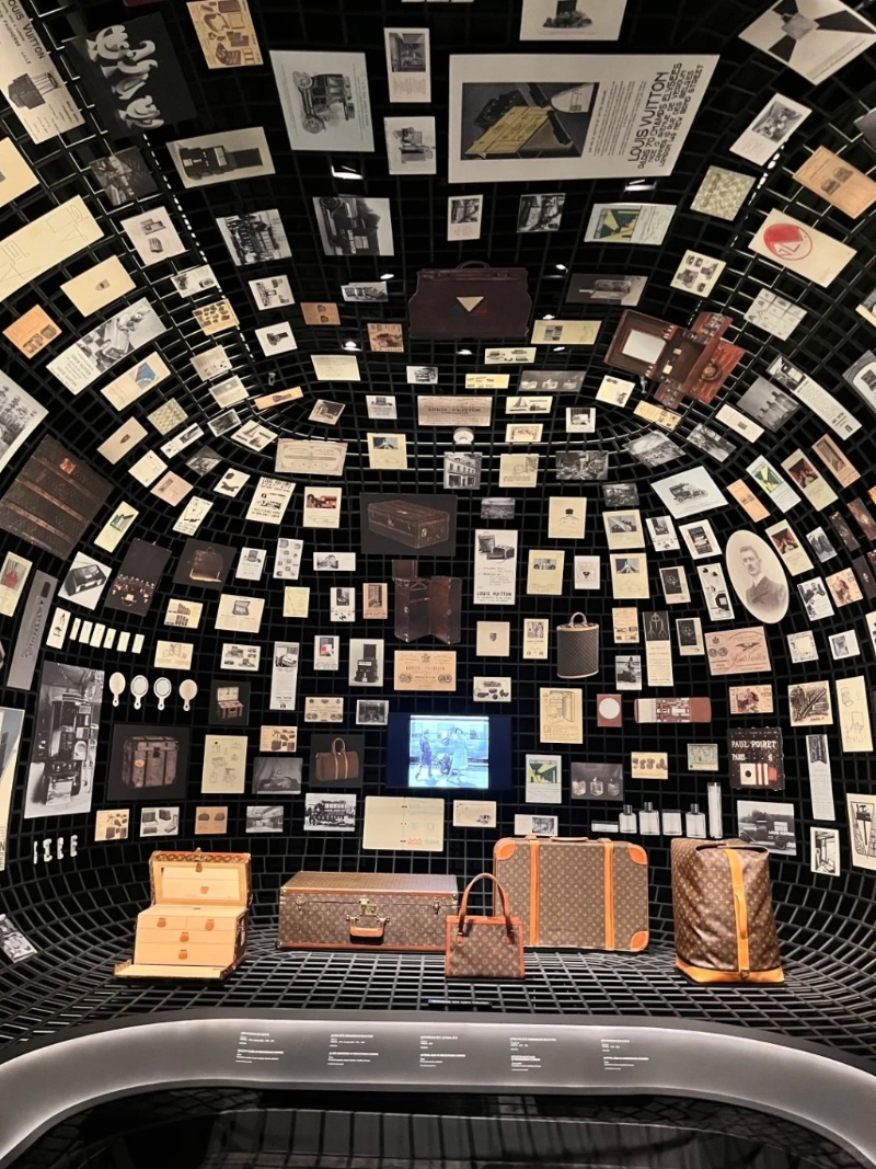 “路易号”内有LV历史的展览。 “路易号”内有LV历史的展览。