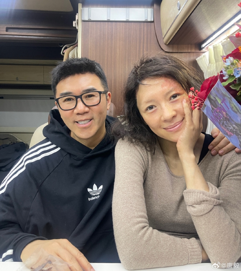 章子怡为戏扮丑。(图/ 翻摄自唐毅 微博) 章子怡为戏扮丑。(图/ 翻摄自唐毅 微博)