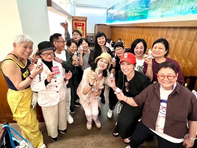 好多人好热闹。 好多人好热闹。